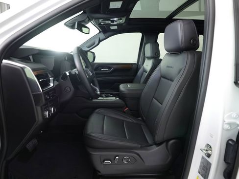Used 2026 GMC Yukon Denali w/ Sun & Power Step Package AWD/4WD image 17