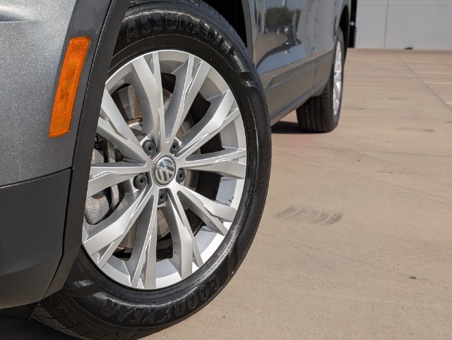 Used 2019 Volkswagen Tiguan SE AWD/4WD image 2