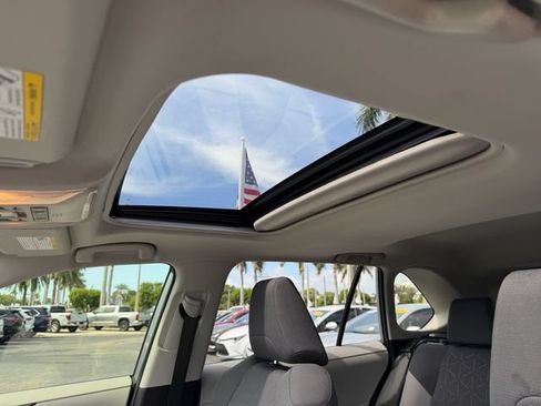 Used 2020 Toyota RAV4 XLE w/ Convenience Package FWD image 19