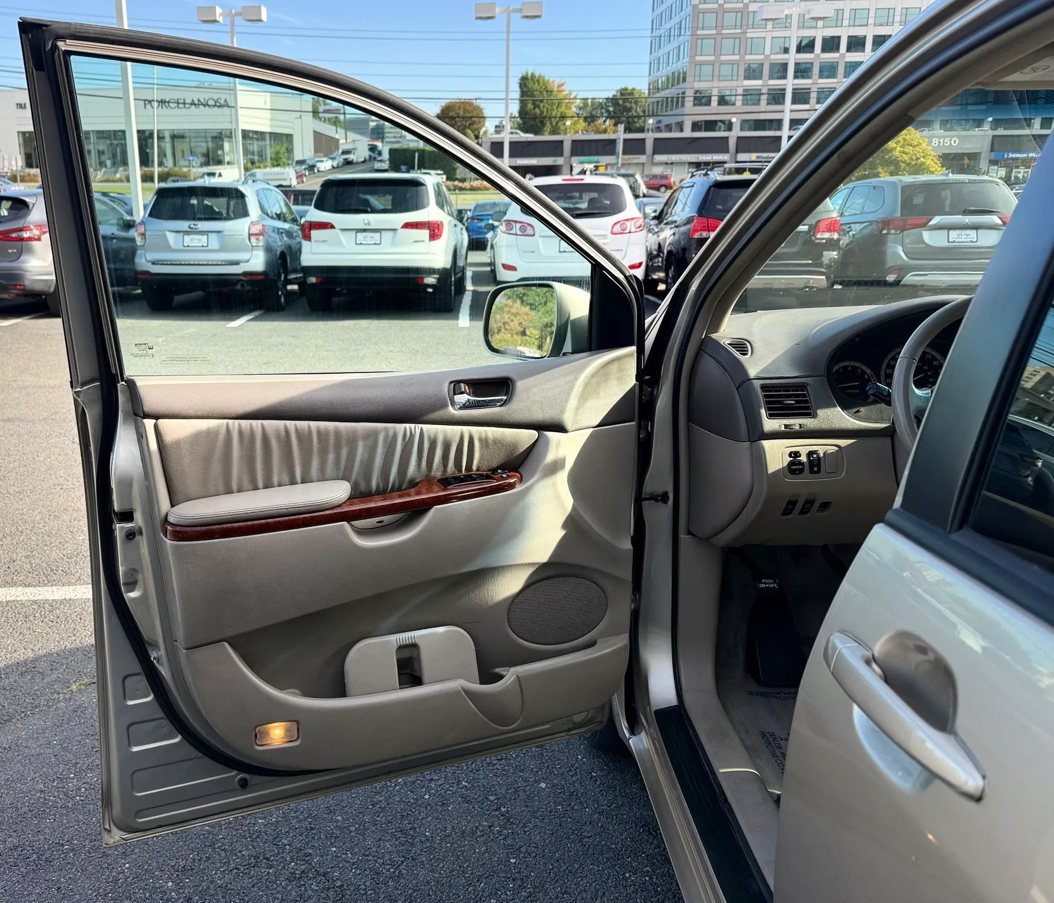 Used 2004 Toyota Sienna XLE w/ XLE Pkg 12 FWD image 9