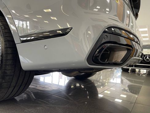 Used 2023 BMW X7 xDrive40i w/ M Sport Package AWD/4WD image 16