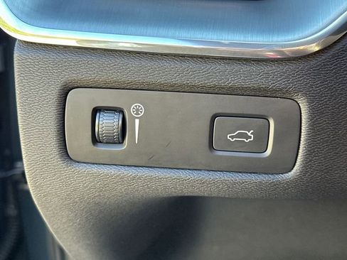 Used 2018 Volvo XC60 T5 Momentum w/ Advanced Package AWD/4WD image 30