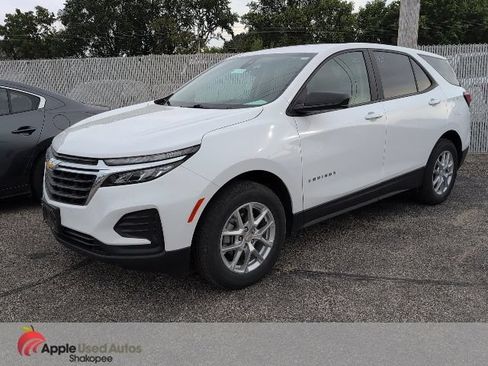 Used 2024 Chevrolet Equinox LS w/ LS Convenience Package AWD/4WD image 2