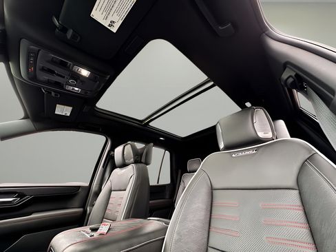 Used 2025 GMC Yukon AT4 Ultimate w/ LPO, Floor Liner Package AWD/4WD image 18