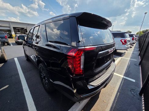 Used 2021 GMC Yukon AT4 w/ AT4 Premium Plus Package AWD/4WD image 9