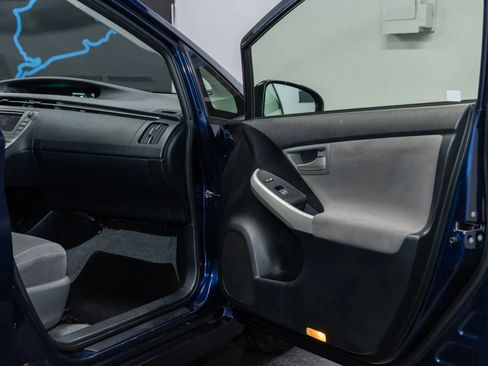 Used 2013 Toyota Prius Two image 17