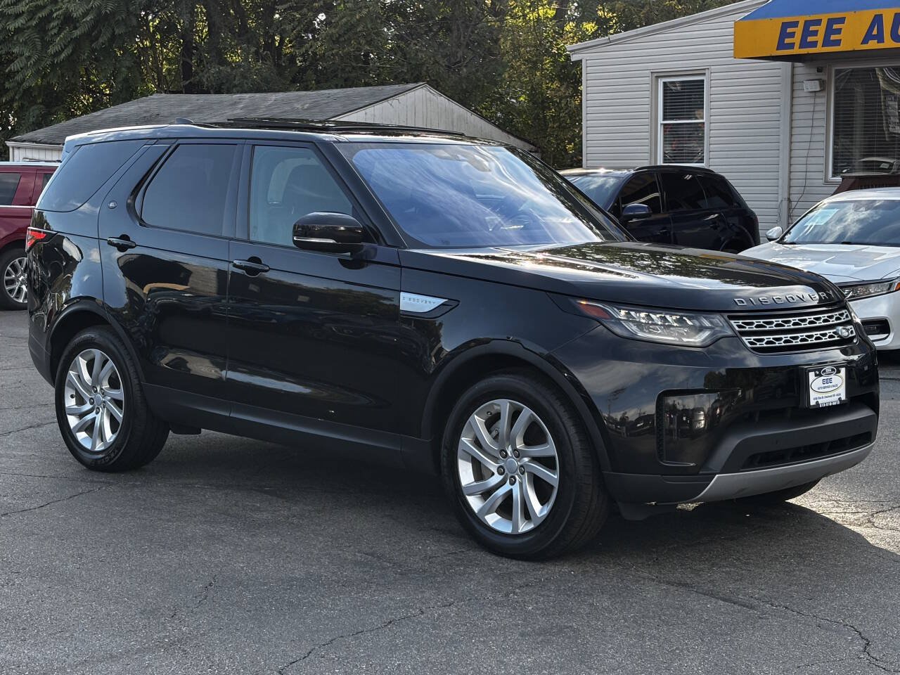 Used 2018 Land Rover Discovery HSE AWD/4WD image 2