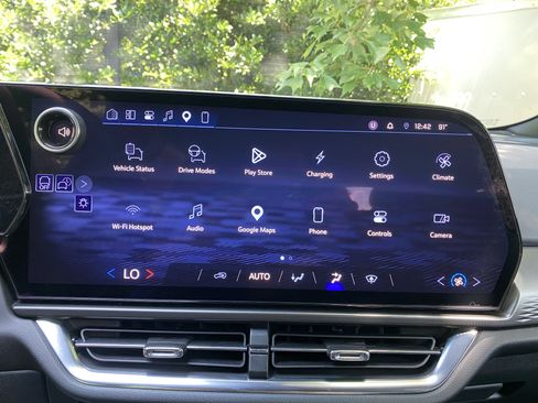 Used 2025 Chevrolet Equinox EV LT FWD image 26