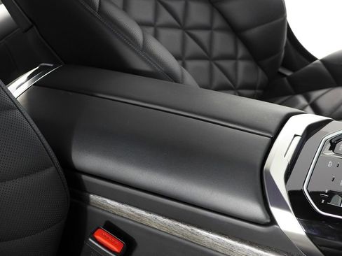 Used 2023 BMW 740i w/ Parking Assistance Package image 16