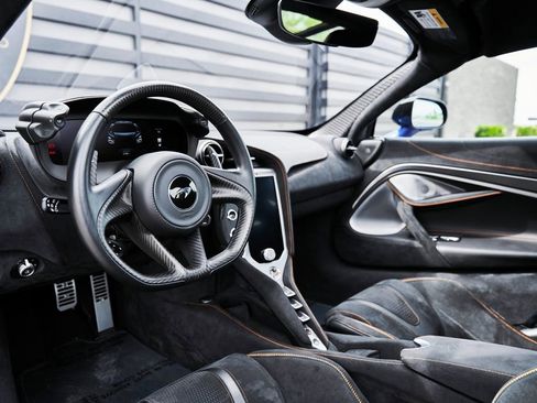 Used 2024 McLaren 750S image 2
