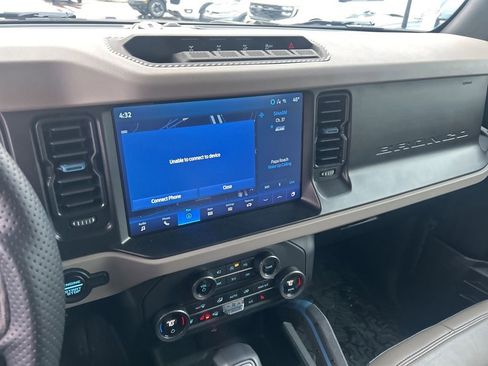 Used 2023 Ford Bronco Wildtrak image 2