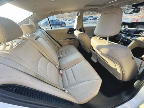 Used 2014 Honda Accord Touring image 32