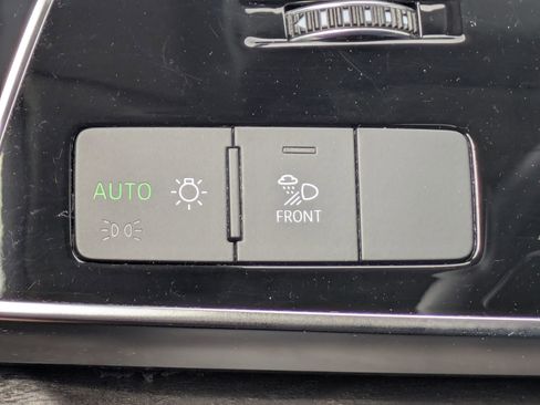 Used 2022 Audi Q8 Premium Plus w/ Premium Plus Package image 18