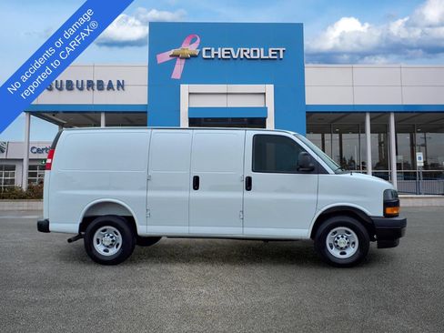Used 2025 Chevrolet Express 2500 RWD image 4
