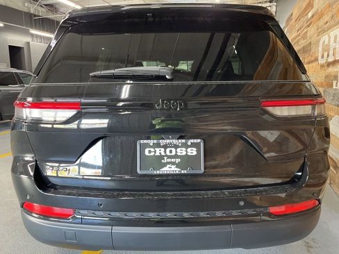 New 2025 Jeep Grand Cherokee Altitude image 22