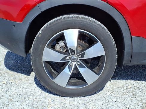 Used 2019 Volvo XC40 T4 Momentum FWD image 10