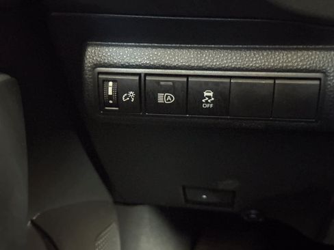 Used 2025 Toyota Corolla SE w/ SE Premium Package FWD image 28