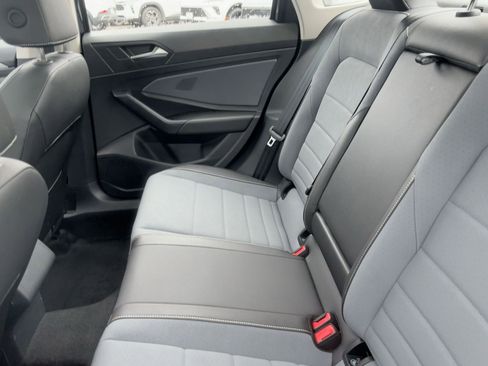 Used 2025 Volkswagen Jetta SE image 8