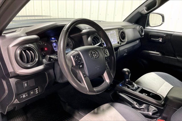 Used 2020 Toyota Tacoma TRD Sport w/ Technology Package AWD/4WD image 14