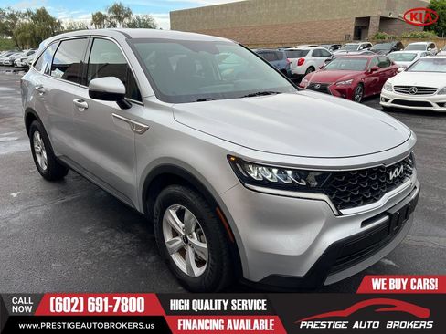 Used 2022 Kia Sorento LX image 9