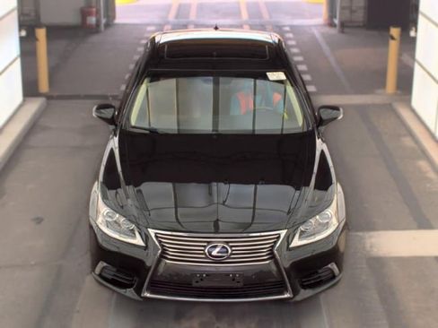 Used 2016 Lexus LS 460 AWD w/ Comfort Package image 2