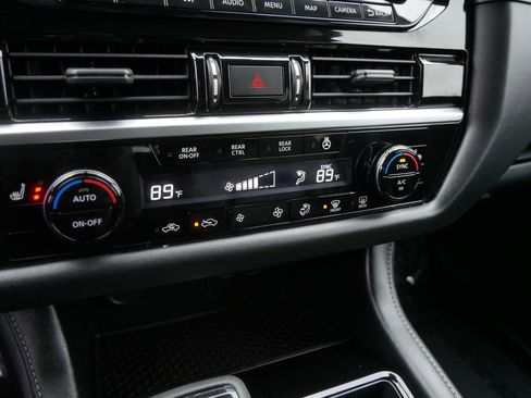 Used 2022 Nissan Pathfinder SL image 26