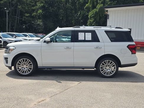 Used 2022 Ford Expedition Limited AWD/4WD image 2