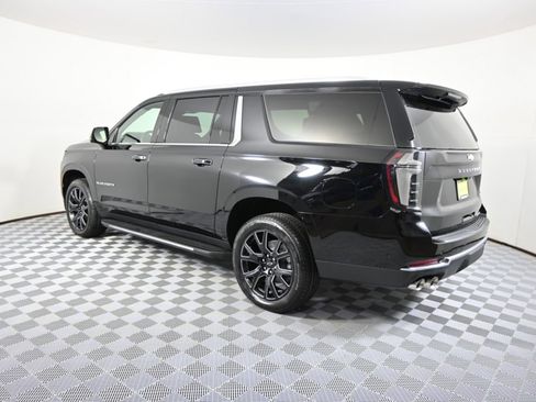 New 2026 Chevrolet Suburban Premier image 4