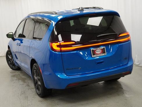 New 2026 Chrysler Pacifica Select image 11