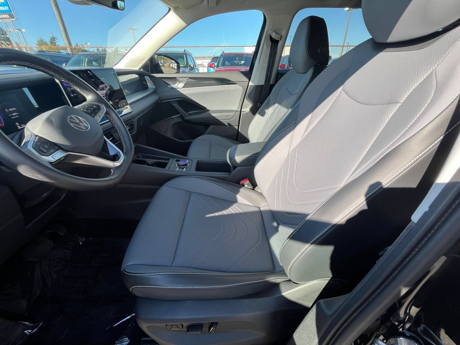 Used 2026 Volkswagen Tiguan SE AWD/4WD image 28