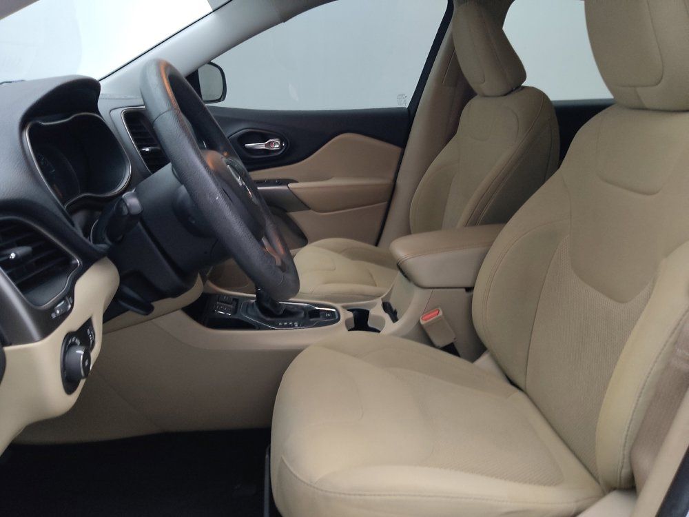 Used 2019 Jeep Cherokee Latitude w/ Popular Appearance Group FWD image 17