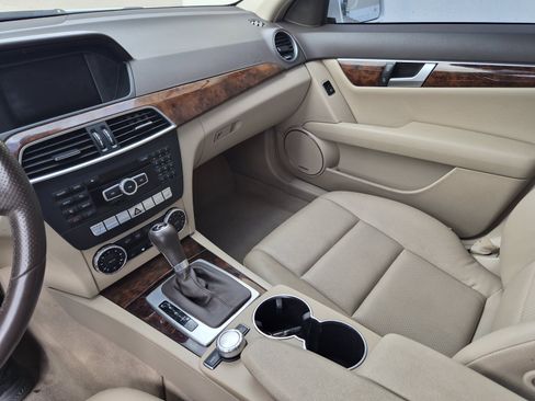 Used 2014 Mercedes-Benz C 250 Sedan image 11