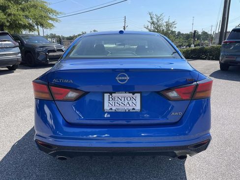 Used 2025 Nissan Altima 2.5 SR w/ SR Premium Package AWD/4WD image 3