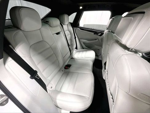 New 2026 Porsche Macan image 30