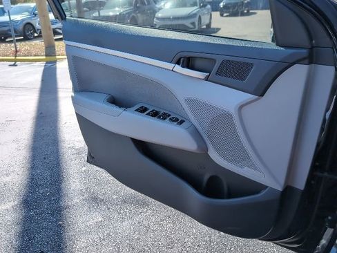 Used 2020 Hyundai Elantra SEL image 23
