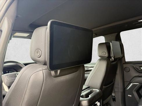 Used 2023 GMC Yukon Denali w/ Denali Reserve Package image 23