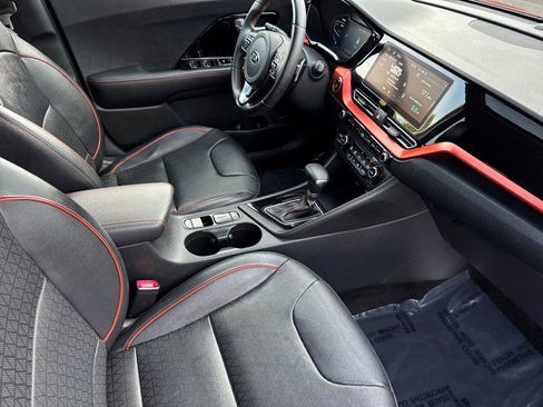 Used 2020 Kia Niro Touring image 18