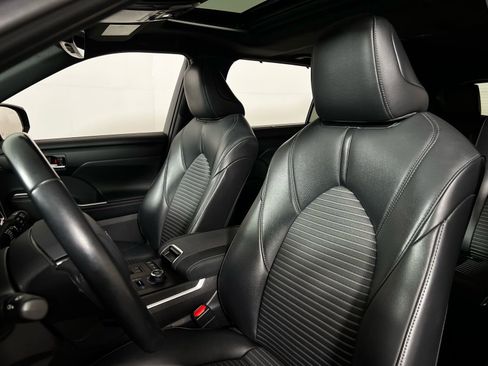 Certified 2021 Toyota Highlander XSE image 13