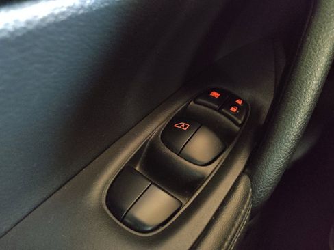 Used 2019 Nissan Rogue S w/ Special Edition Package FWD image 27