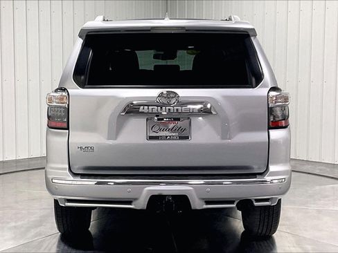 Used 2022 Toyota 4Runner Limited AWD/4WD image 4