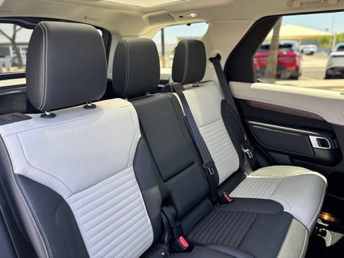 Used 2025 Land Rover Discovery Dynamic SE AWD/4WD image 9