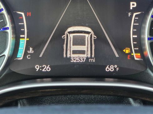 Used 2024 Chrysler Pacifica Limited FWD image 28