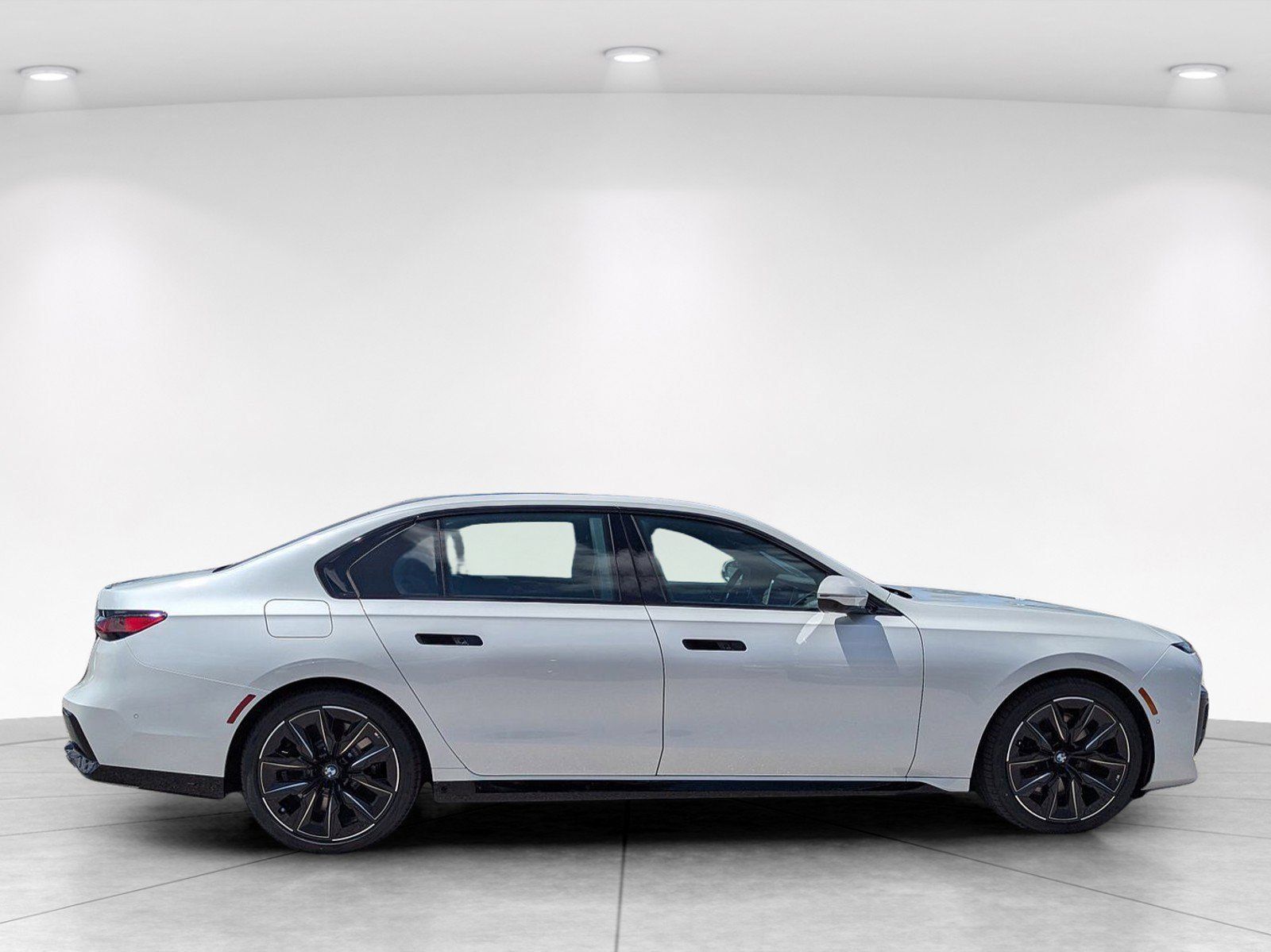 New 2026 BMW 760i xDrive w/ Executive Package AWD/4WD image 2