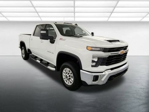 Used 2025 Chevrolet Silverado 2500 LT w/ All Star Edition image 2