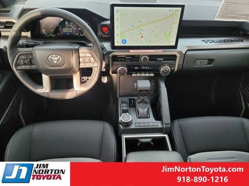 Used 2025 Toyota Tacoma TRD Sport image 28