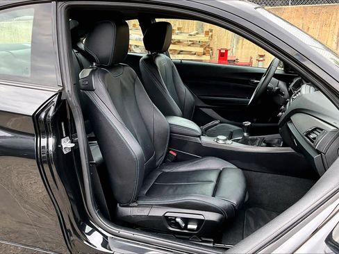 Used 2017 BMW M2 image 9