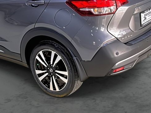 Used 2020 Nissan Kicks SR image 9