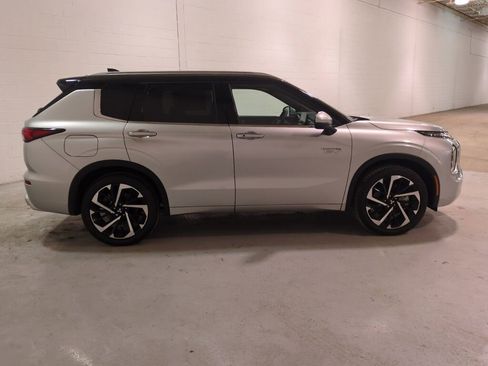 New 2025 Mitsubishi Outlander SEL image 3