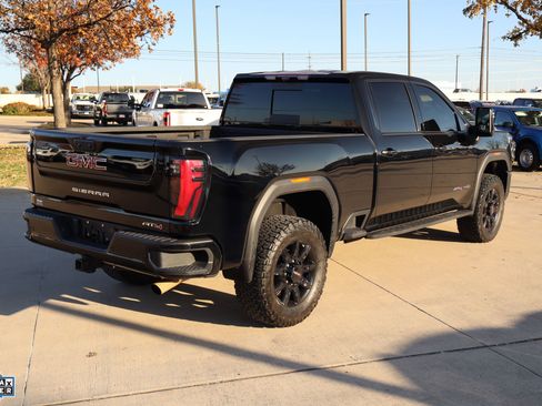 Used 2024 GMC Sierra 2500 AT4 w/ AT4 Premium Plus Package image 4