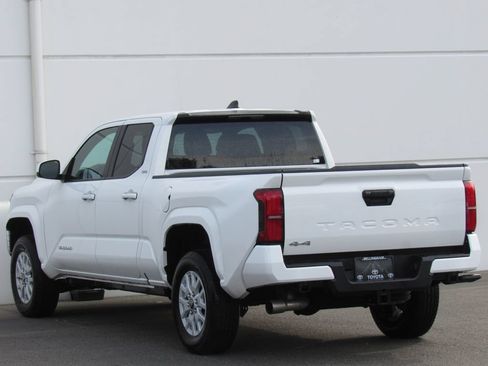 Certified 2025 Toyota Tacoma SR5 AWD/4WD image 5